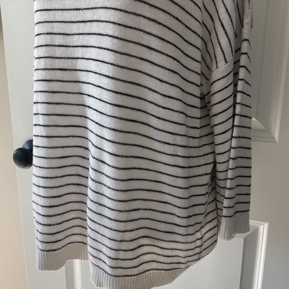 Banana Republic Factory large sweater black and white stripes - Picture 4 of 10